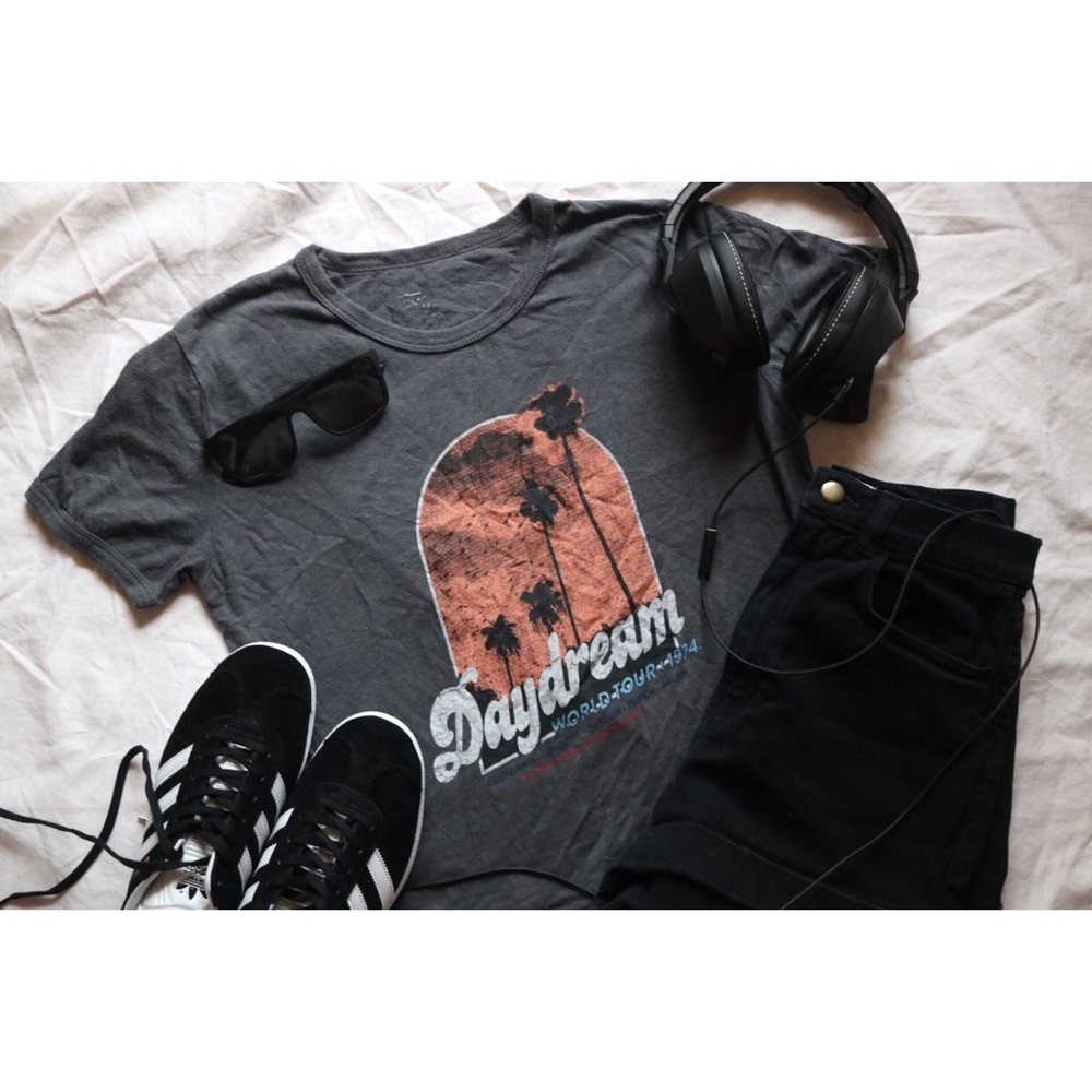 Daydream T-Shirt / Size Small